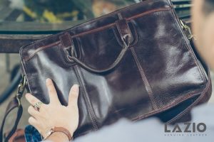 Cách Khử Mùi Da Trong Chiếc Túi Xách Da Nam