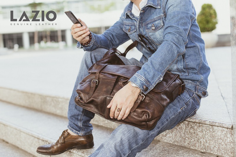 Vì Sao Túi Đeo Chéo Nam Lại Được Các Chàng Yêu Thích