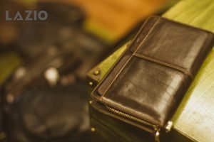 Ví Da Nam Cầm Tay Dáng Đứng Mang Đến Điều Gì Cho Quý Ông